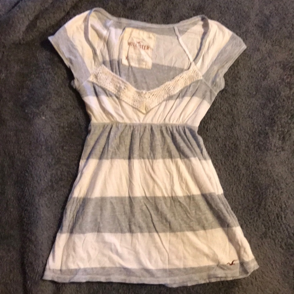 Gray and white flare top